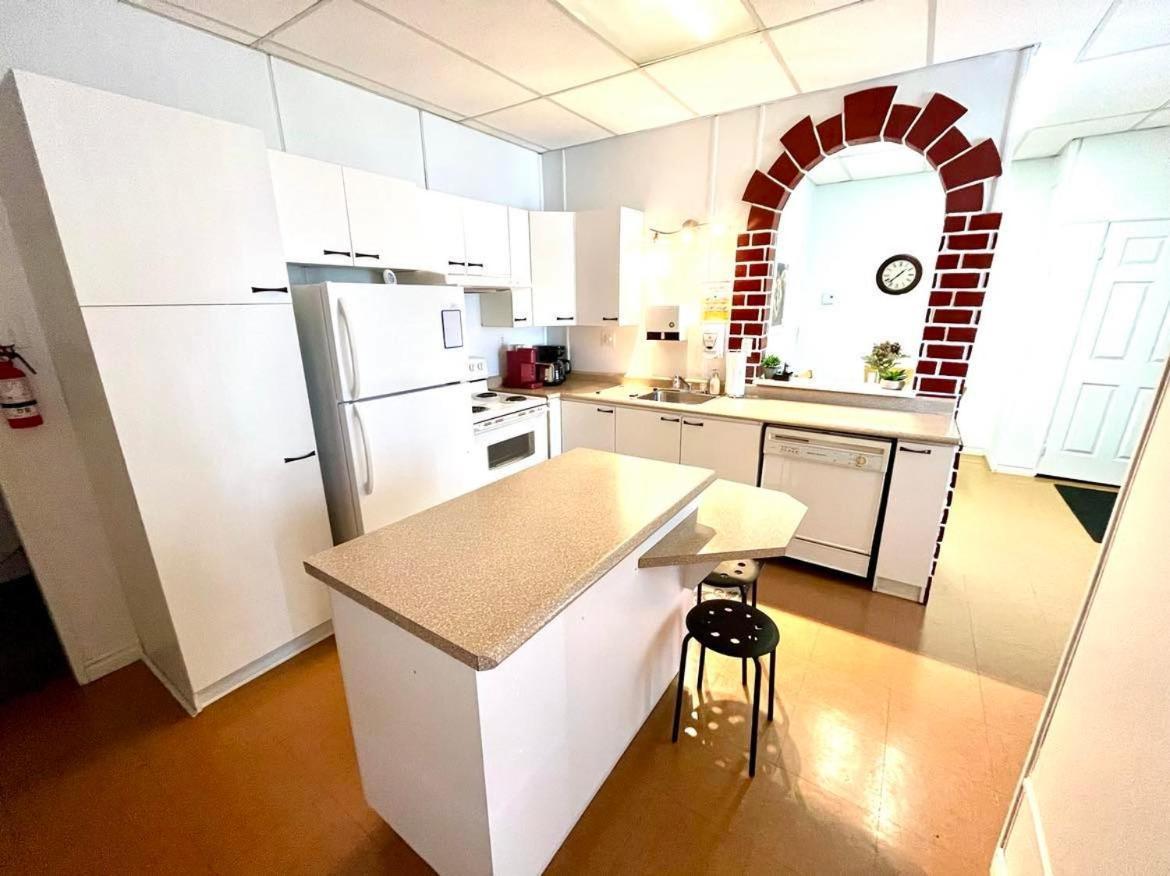 Les Appartements Du Vieil Edifice Metabetchouan Екстериор снимка
